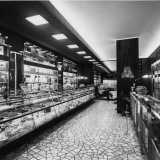 Fu lui, nel 1944, ad avere l�idea di aprire al piano terra del palazzo di famiglia di via Piccinni 195 il bar Aida (Azienda italiana dolciumi e affini), l� dove dieci anni dopo diede il via alla produzione della famosa merendina